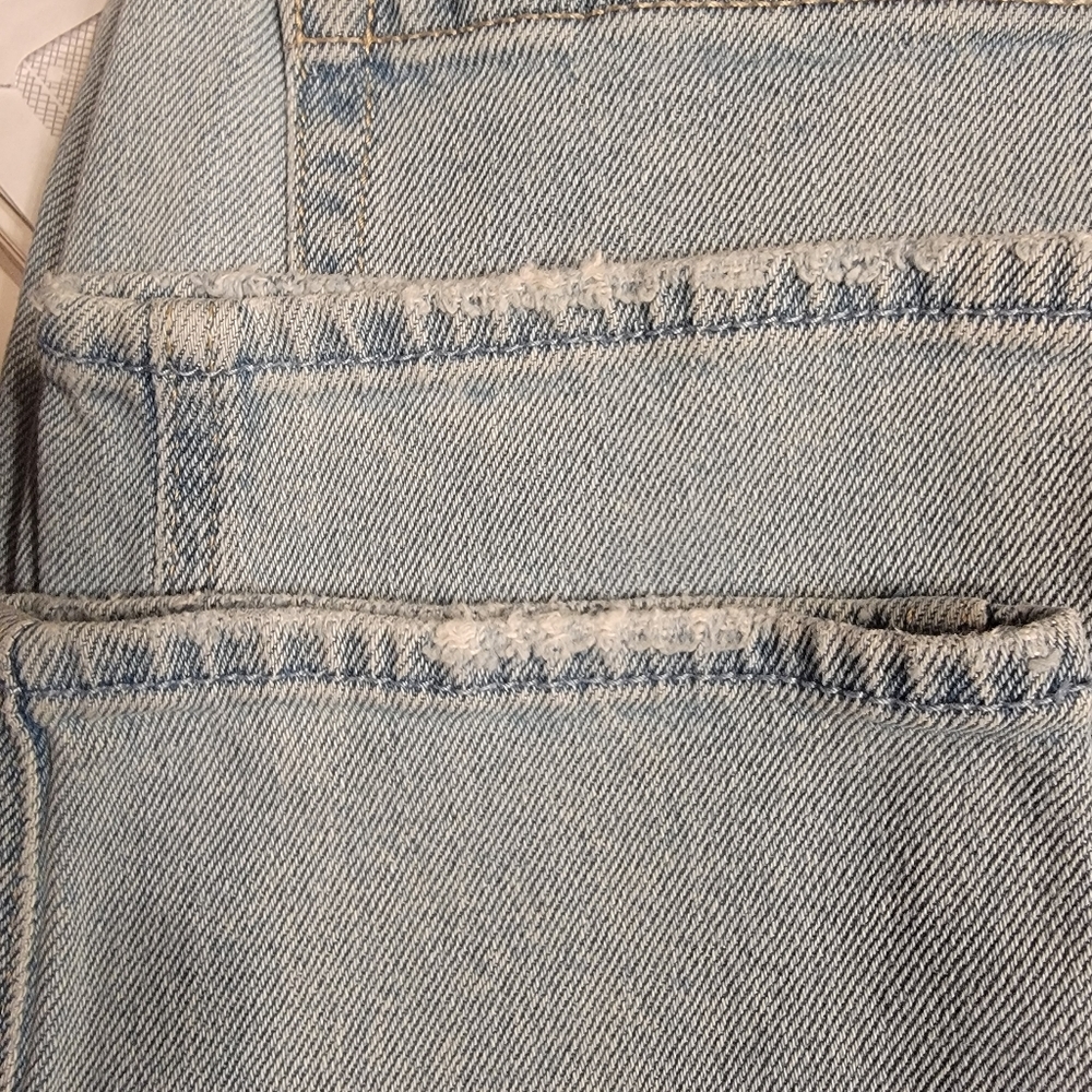 Hollister Ultra High Rise Asymmetrical Closure Light Wash Jeans Size W24 L27 - Picture 5 of 5